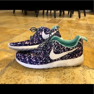 RARE Nike Roshe Size 11